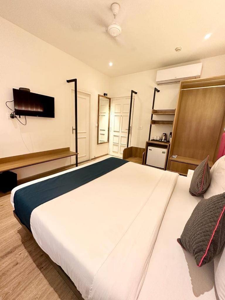 Hotel Mystic Falls Jaipur Bagian luar foto